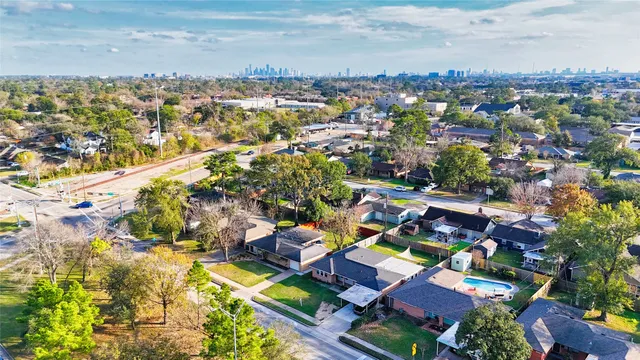 $353,000 | 4913 West 43rd Street, Houston, TX 77092