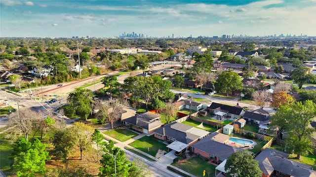 $353,000 | 4913 West 43rd Street, Houston, TX 77092