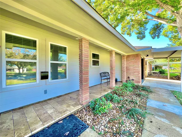 $353,000 | 4913 West 43rd Street, Houston, TX 77092