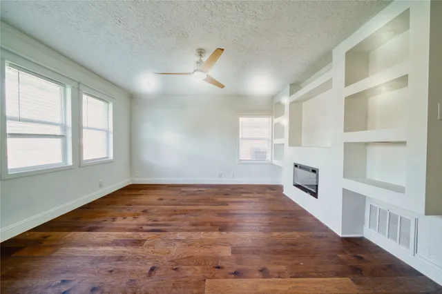 $353,000 | 4913 West 43rd Street, Houston, TX 77092