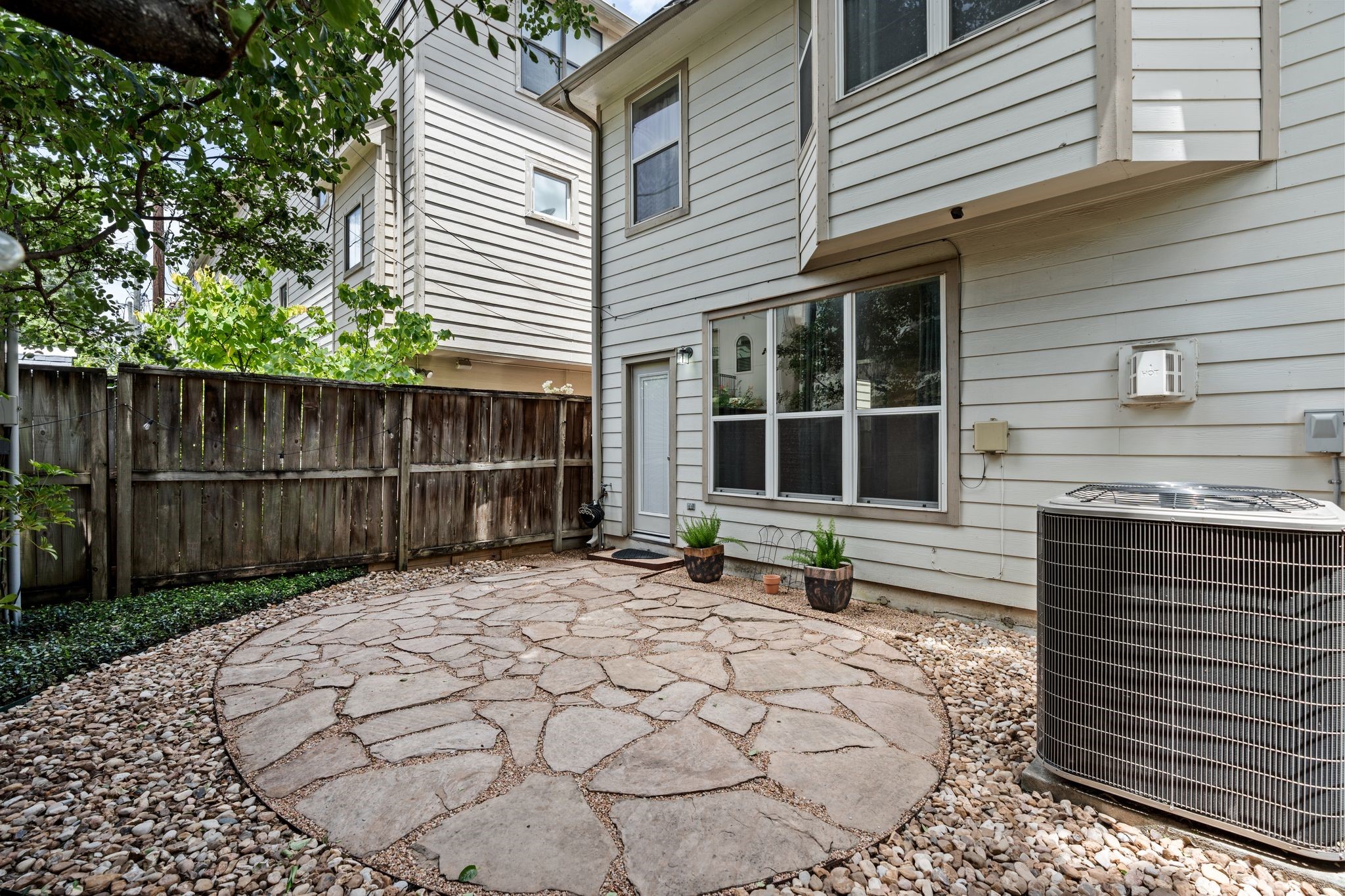 4223 Rose Street Houston, TX 77007 - Photo 33 of 40 Wonderful entertaining space