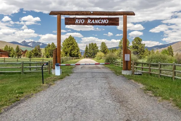 a view of a park with welcome board