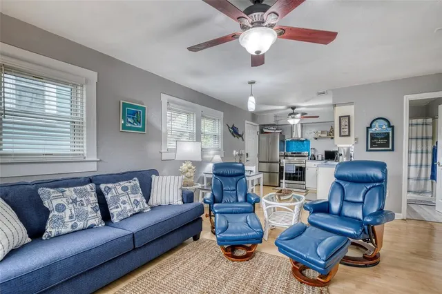 $995,000 | 304 15th Street West, Bradenton, FL 34205