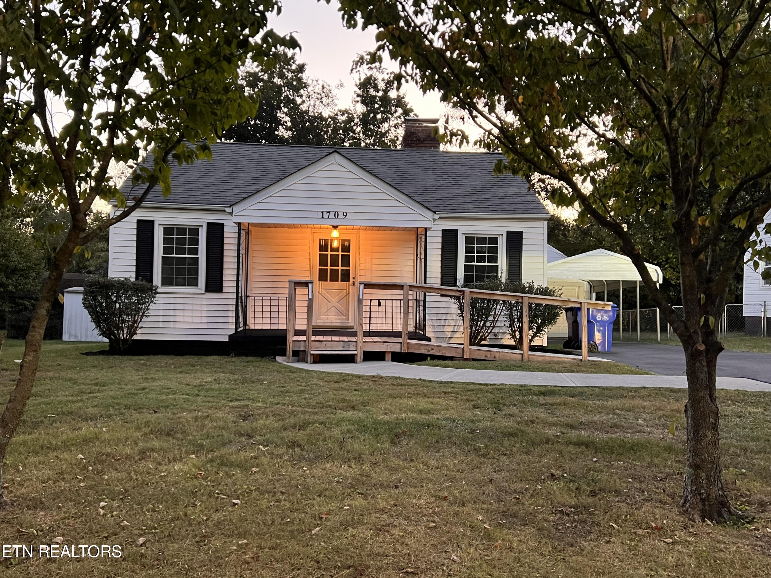 1709 North Wright Road Alcoa, TN 37701 - Photo 1 of 15 IMG_9813