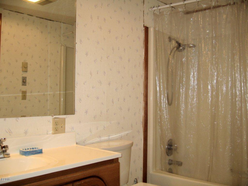 11 Schlecht Road Toledo, OR 97391 - Photo 22 of 27 Bathroom #1