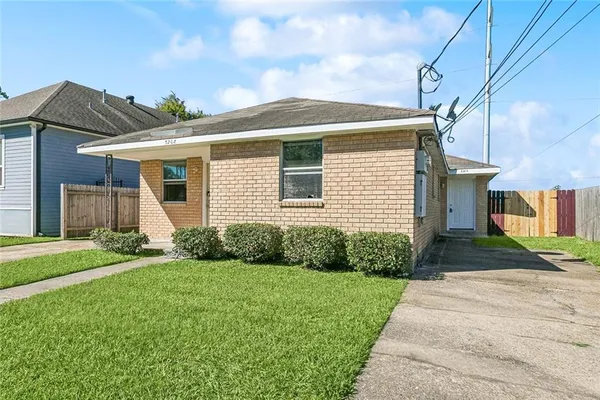 $229,900 | 3208-10 Pakenham Drive, Chalmette, LA 70043