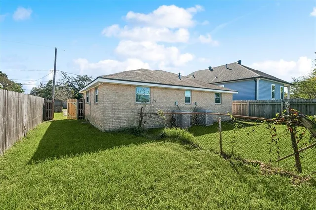 $229,900 | 3208-10 Pakenham Drive, Chalmette, LA 70043