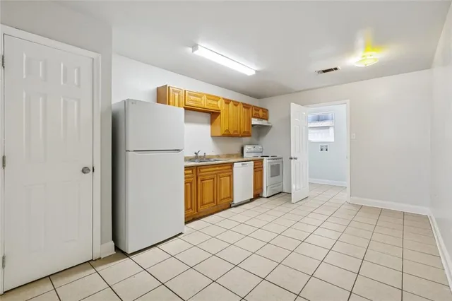 $229,900 | 3208-10 Pakenham Drive, Chalmette, LA 70043