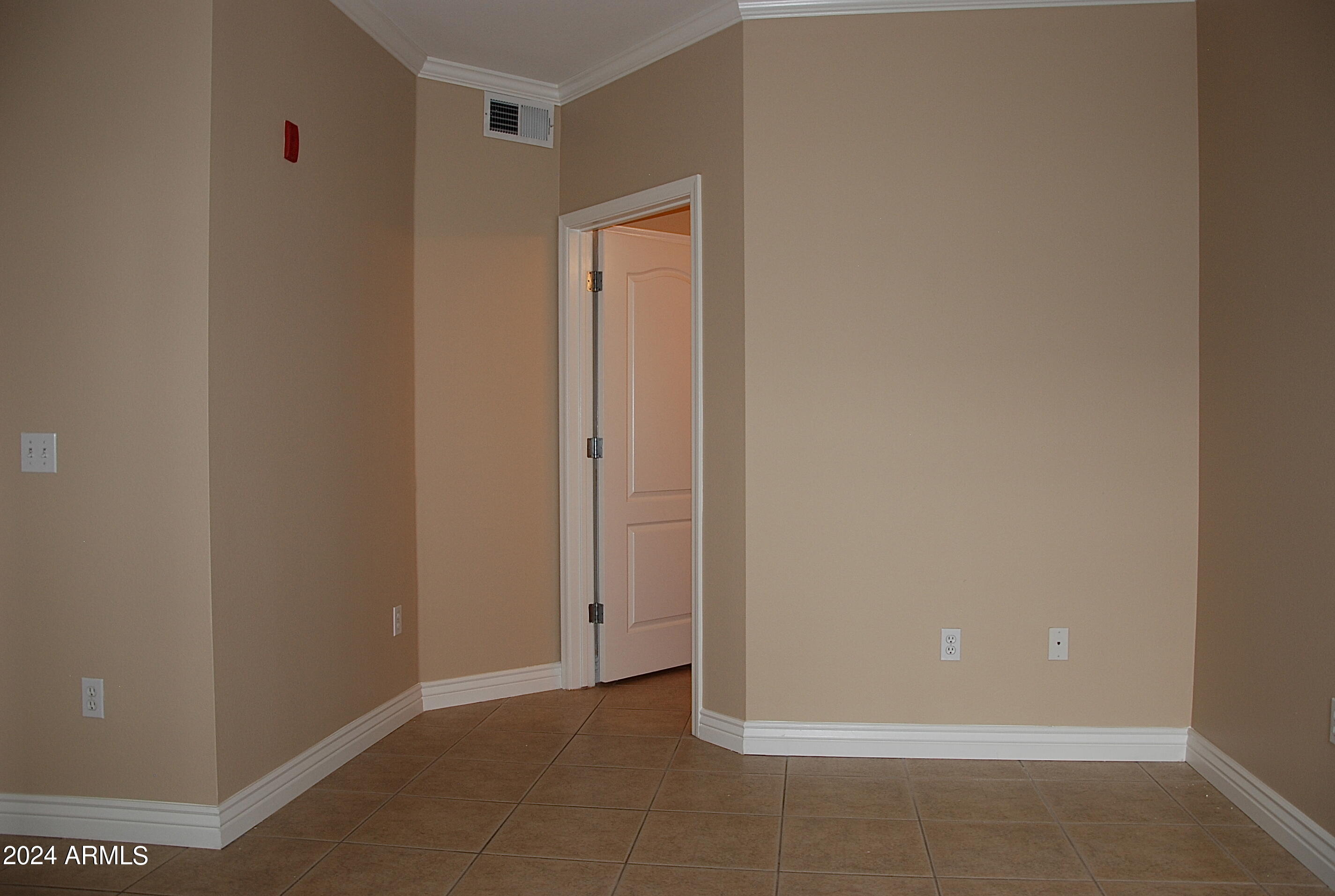 1701 East Colter Street, Unit 291 Phoenix, AZ 85016 - Photo 5 of 32 a view of an empty room