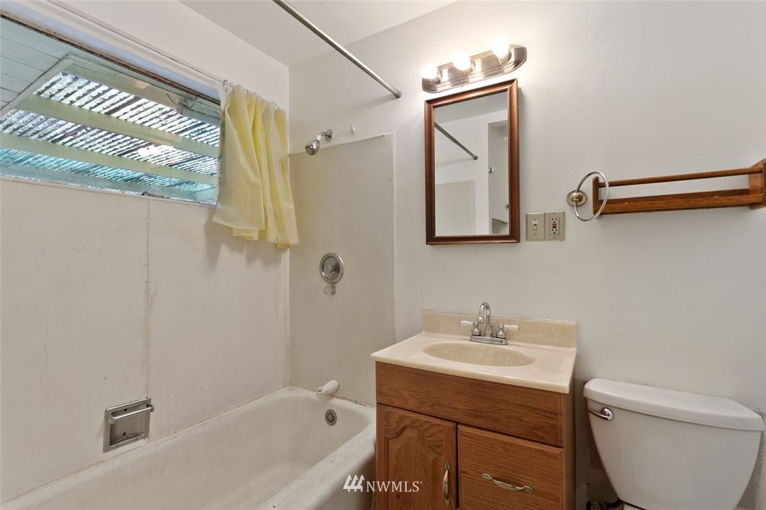 7407 Gatewood Road Southwest Seattle, WA 98136 - Photo 13 of 15 Gallery Image 13