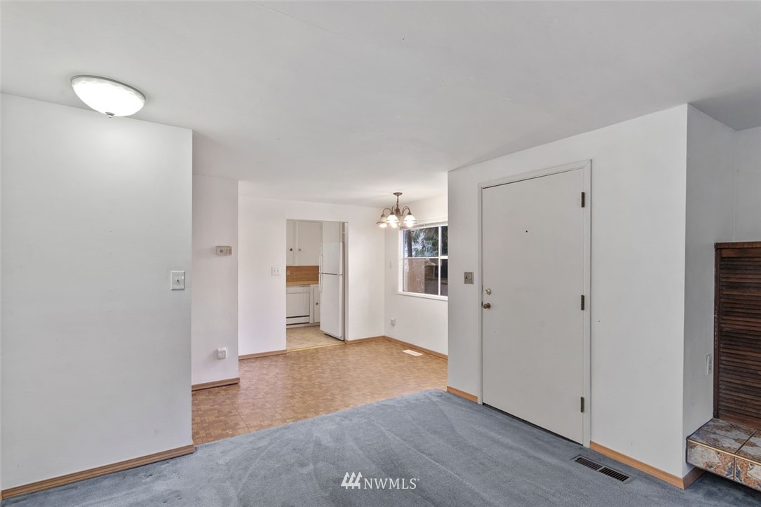 7407 Gatewood Road Southwest Seattle, WA 98136 - Photo 6 of 15 Gallery Image 6