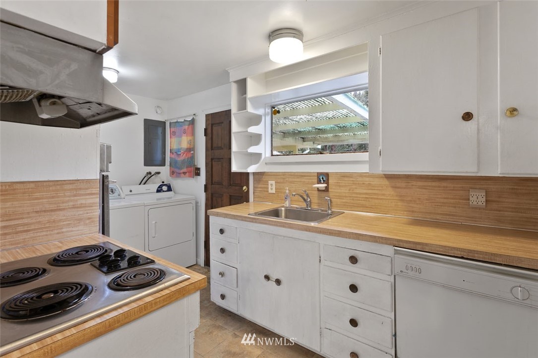 7407 Gatewood Road Southwest Seattle, WA 98136 - Photo 9 of 15 Gallery Image 9