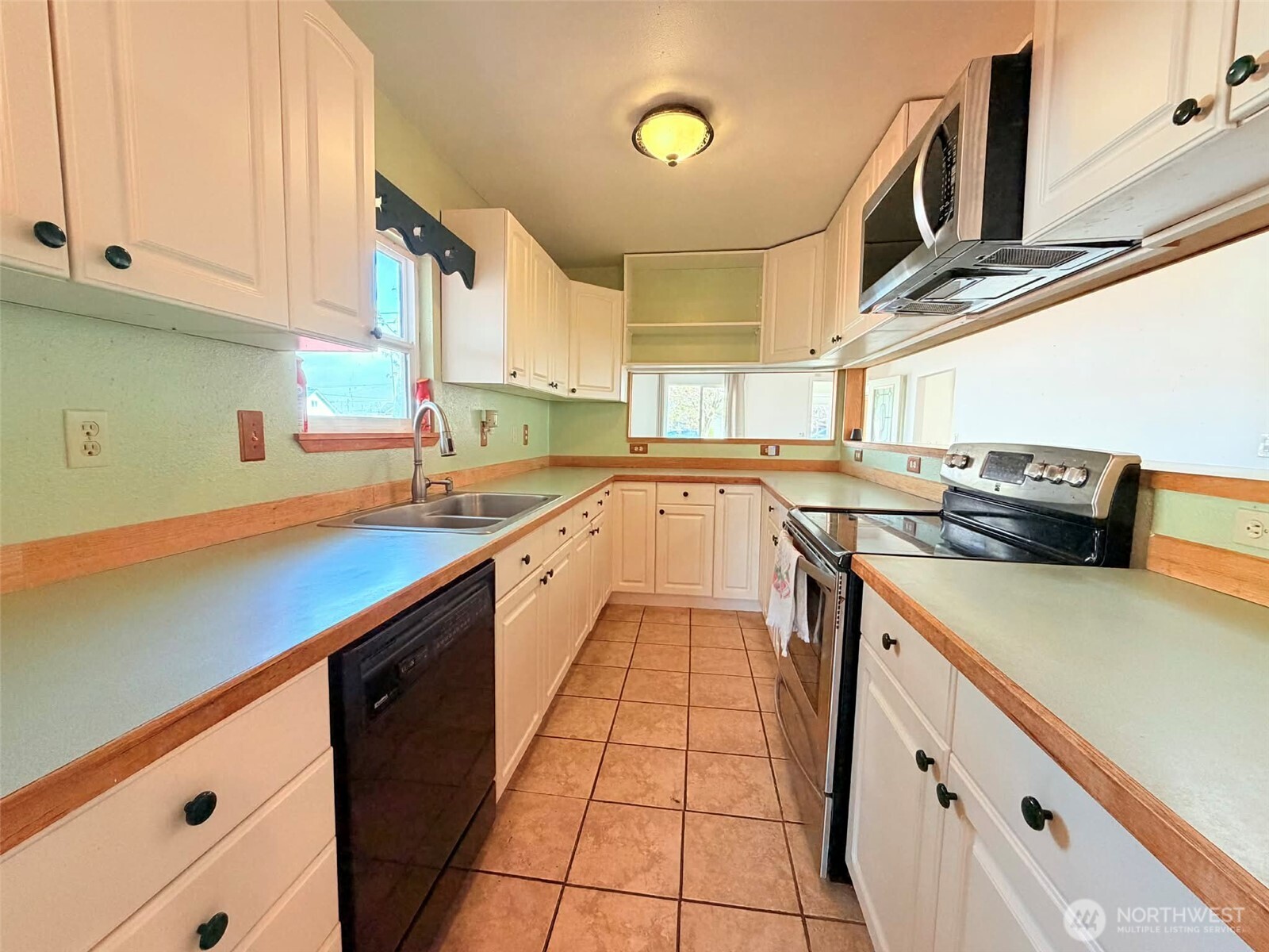 2006 West Second Street Aberdeen, WA 98520 - Photo 19 of 39 a kitchen with a sink a stove and cabinets