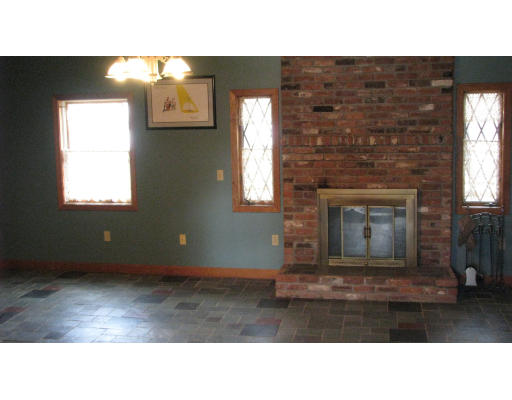 96 Mack Road Fitchburg, MA 01420 - Photo 8 of 23 Gallery Image 8