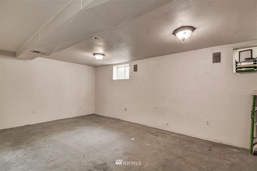 103 Logan Avenue South Renton, WA 98057 - Photo 14 of 19 an empty room with windows