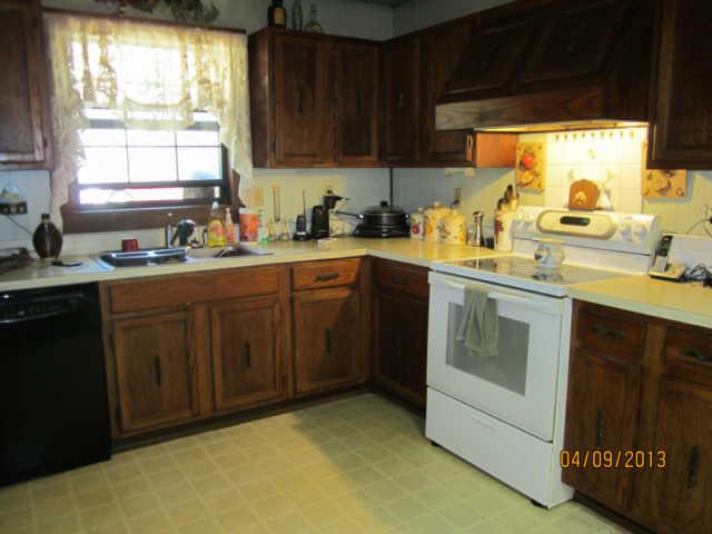 48 Old Murfreesboro Road Manchester, TN 37355 - Photo 5 of 14 Kitchen opens up into den for easy entertaining