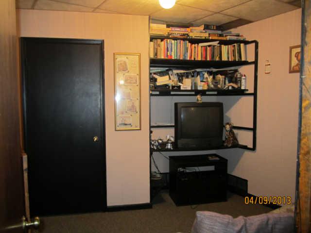 48 Old Murfreesboro Road Manchester, TN 37355 - Photo 10 of 14 This room can be used as a third bedroom or office