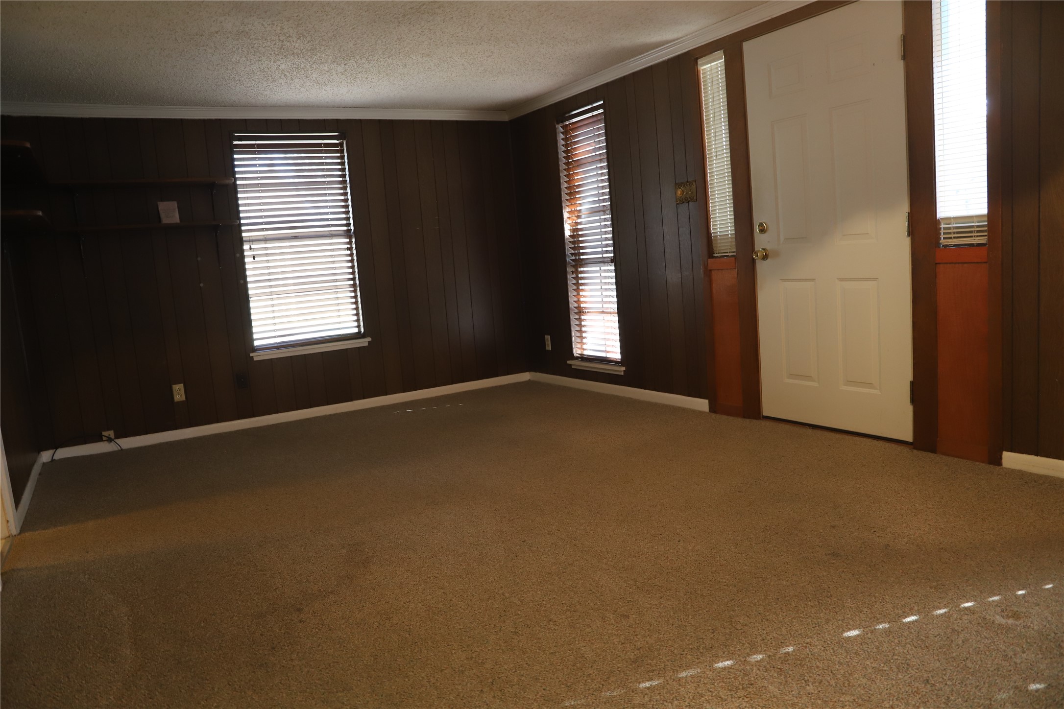 6106 Felix Avenue Austin, TX 78741 - Photo 12 of 20 an empty room with windows