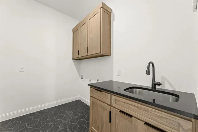 a close view of sink and tap