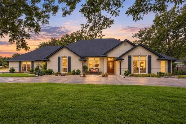 $675,000 | 9604 Champions Drive, Granbury, TX 76049