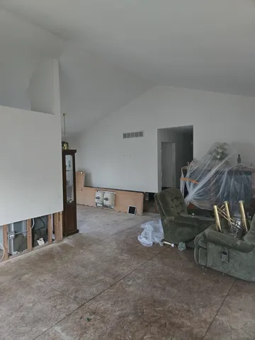 $199,000 | 1684 Willow Cir Drive, Unit 1684, Crest Hill, IL 60403