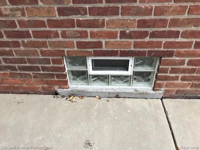 9911 Ruth Avenue Allen Park, MI 48101 - Photo 6 of 18 Exterior 6.jpg