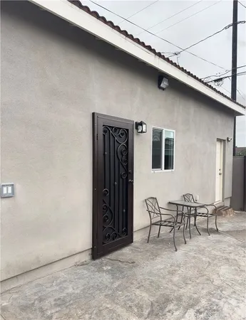 $1,500 | 3229 Locust Avenue, Unit 1/2, Long Beach, CA 90807