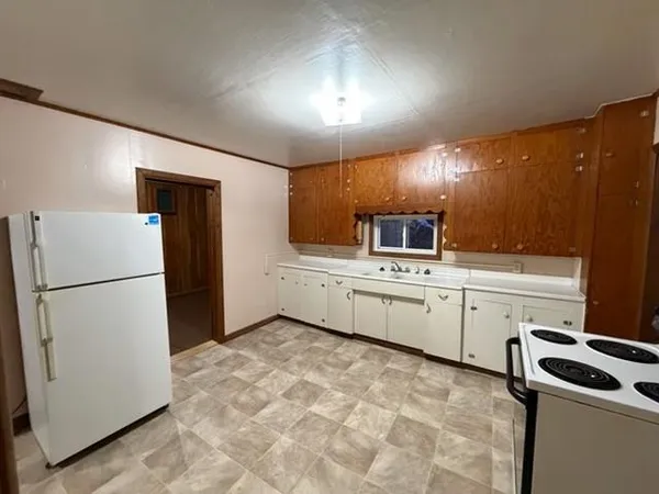 $110,900 | 761 Western Avenue, Berlin, NH 03570
