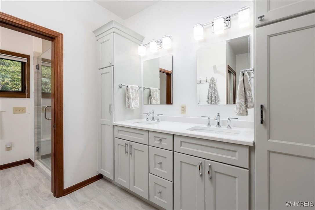 7555 Ellicott Road Orchard Park, NY 14170 - Photo 18 of 45 1ST FLOOR PRIMARY EN-SUITE BATH