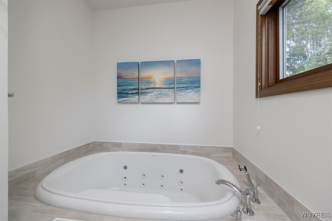 7555 Ellicott Road Orchard Park, NY 14170 - Photo 20 of 45 1ST FLOOR PRIMARY EN-SUITE BATH