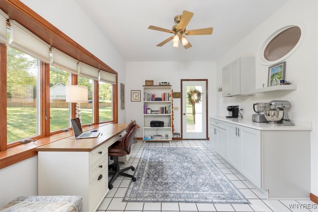 7555 Ellicott Road Orchard Park, NY 14170 - Photo 21 of 45 PANTRY/COFFEE BAR/LAUNDRY ROOM