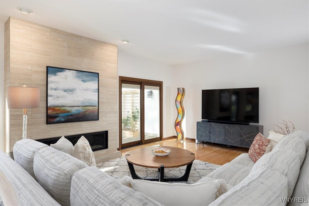 7555 Ellicott Road Orchard Park, NY 14170 - Photo 7 of 45 LIVING ROOM