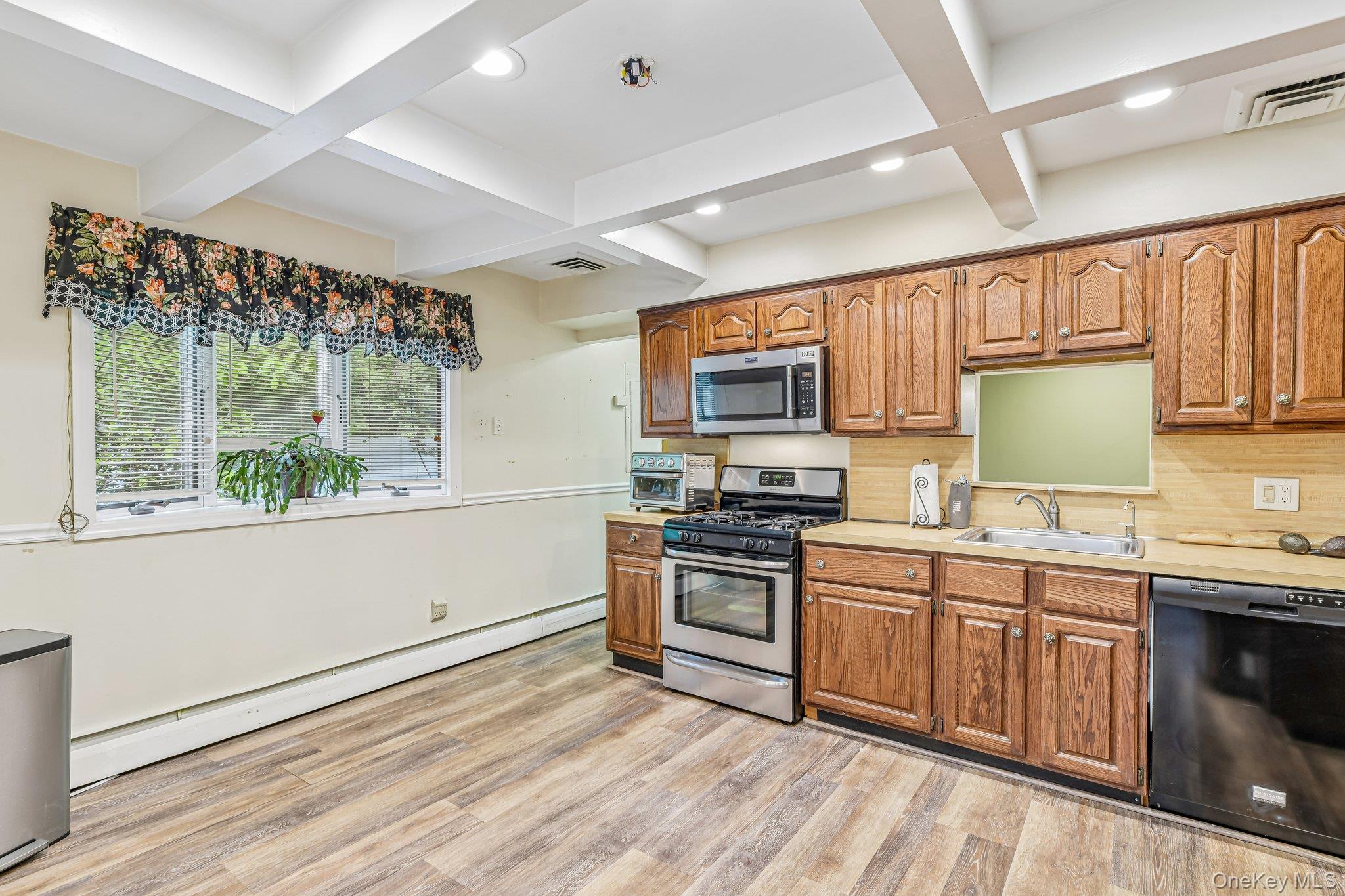 237 Cedar Road East Northport, NY 11731 - Photo 13 of 45