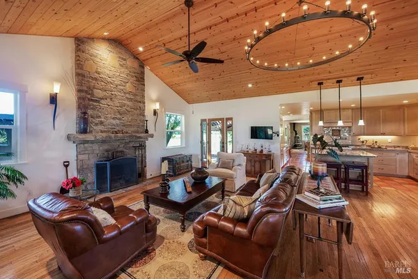 $2,300,000 | 655 West Grant Street, Healdsburg, CA 95448