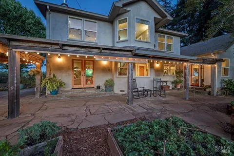 $2,300,000 | 655 West Grant Street, Healdsburg, CA 95448