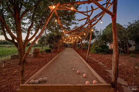 $2,300,000 | 655 West Grant Street, Healdsburg, CA 95448