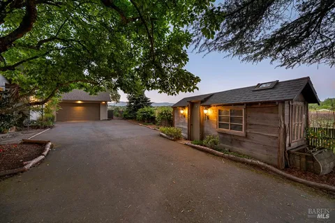 $2,300,000 | 655 West Grant Street, Healdsburg, CA 95448