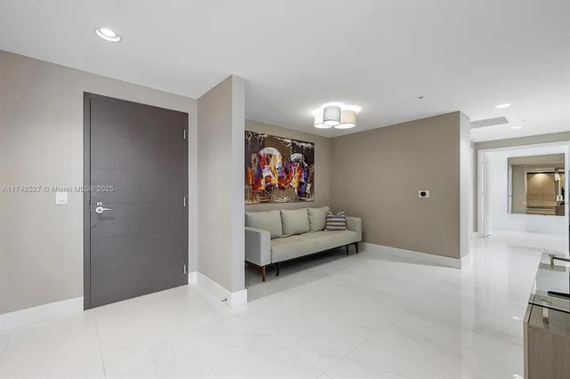 $1,749,000 | 17111 Biscayne Boulevard, Unit 706, North Miami Beach, FL 33160