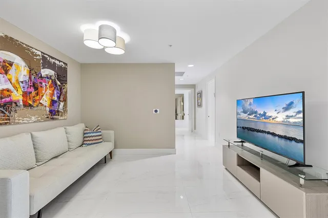 $1,749,000 | 17111 Biscayne Boulevard, Unit 706, North Miami Beach, FL 33160