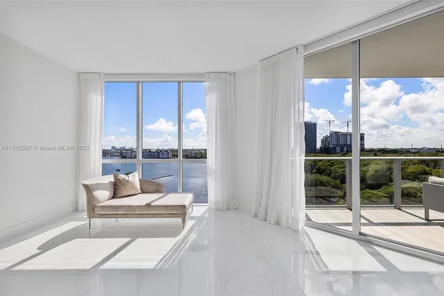 $1,749,000 | 17111 Biscayne Boulevard, Unit 706, North Miami Beach, FL 33160