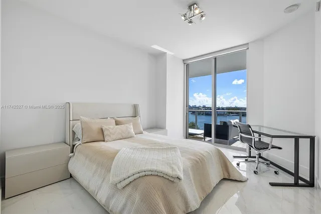 $1,749,000 | 17111 Biscayne Boulevard, Unit 706, North Miami Beach, FL 33160