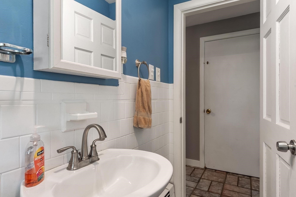 4 Cranston Street Worcester, MA 01606 - Photo 23 of 37