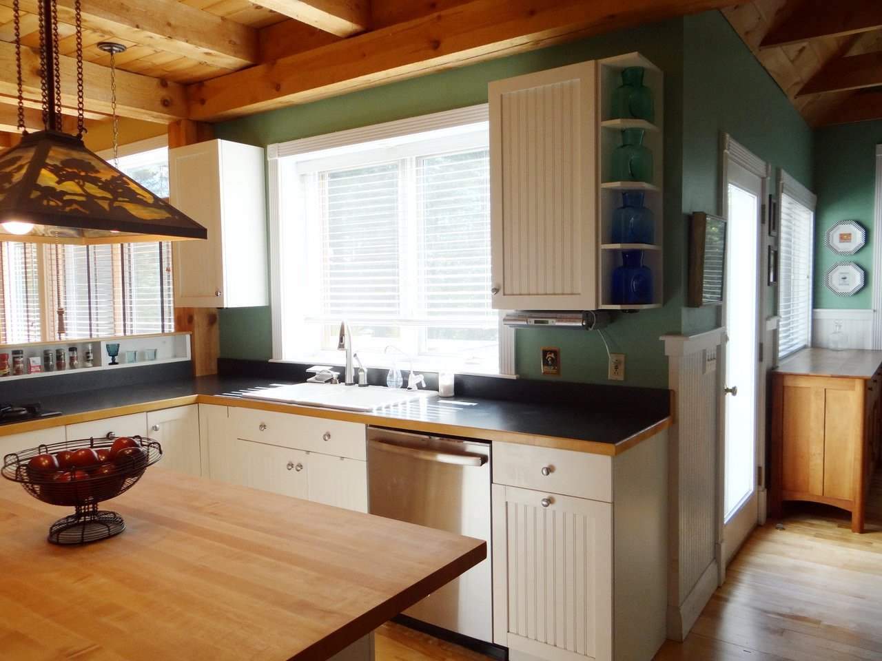 248 Charles Road Williston, VT 05495 - Photo 6 of 40