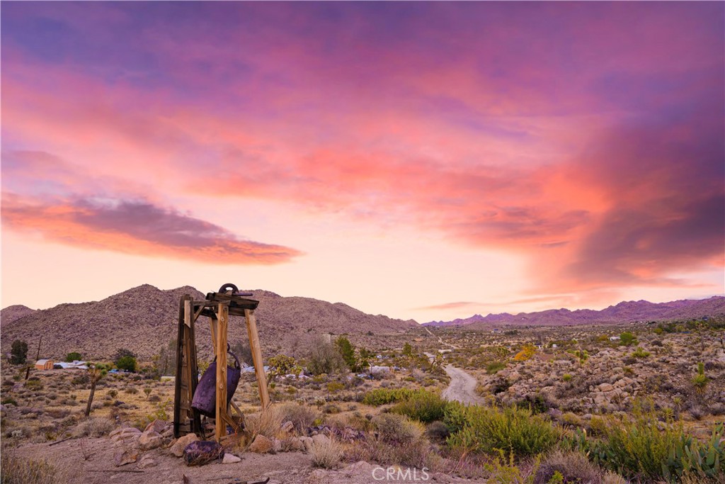 62238 Rincon Road Joshua Tree, CA 92252 - Photo 28 of 60 a view of a sky in mountains in the background