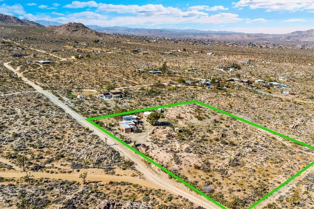62238 Rincon Road Joshua Tree, CA 92252 - Photo 53 of 60 a view of city and mountain