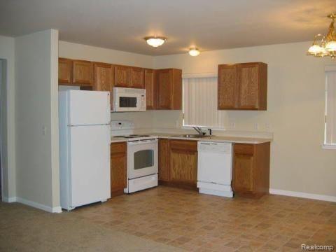 18530 East 14 Mile Road, Unit B5 Fraser, MI 48026 - Photo 2 of 10 2.jpg