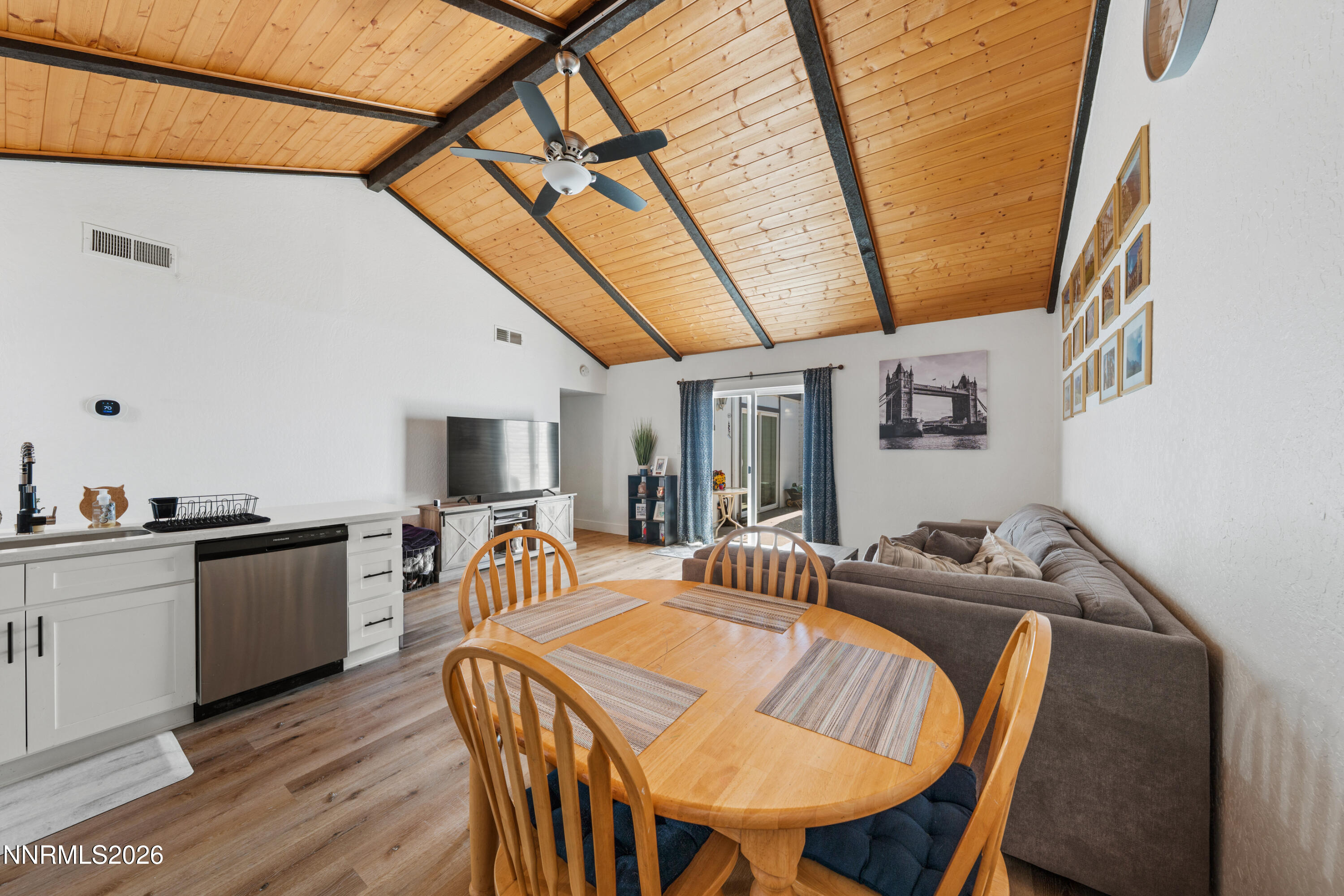 21 Castle Way Carson City, NV 89706 - Photo 9 of 36 A7V09810