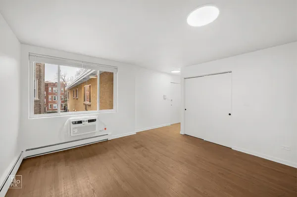 $2,295 | 7357 North Winchester Avenue, Unit 2F, Chicago, IL 60626