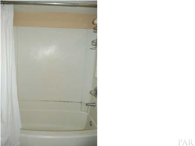 7150 Plantation Road, Unit 413 Pensacola, FL 32504 - Photo 14 of 21 bath/shower combo
