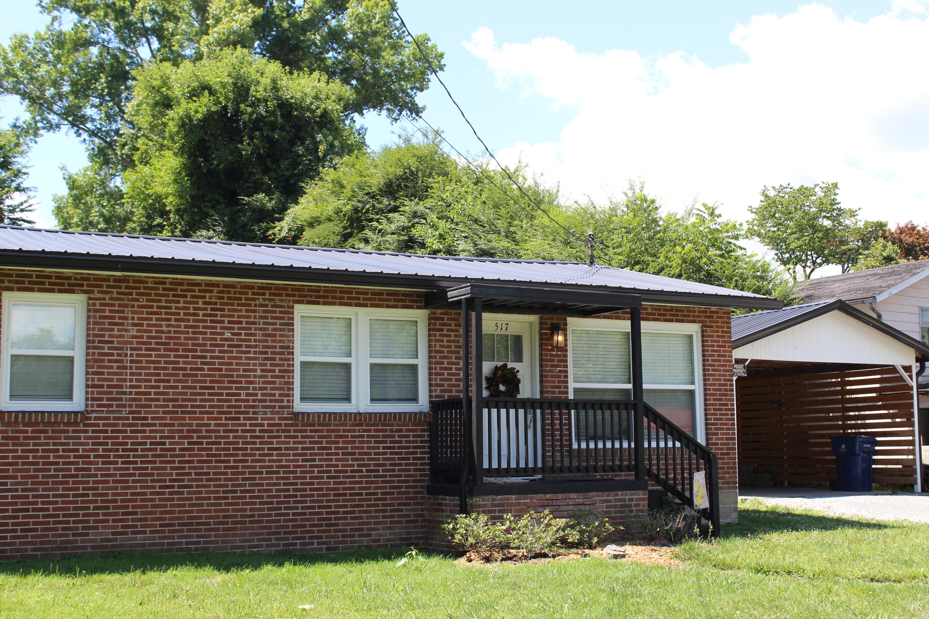 517 Rochester Avenue Middlesboro, KY 40965 - Photo 2 of 10 IMG_0990